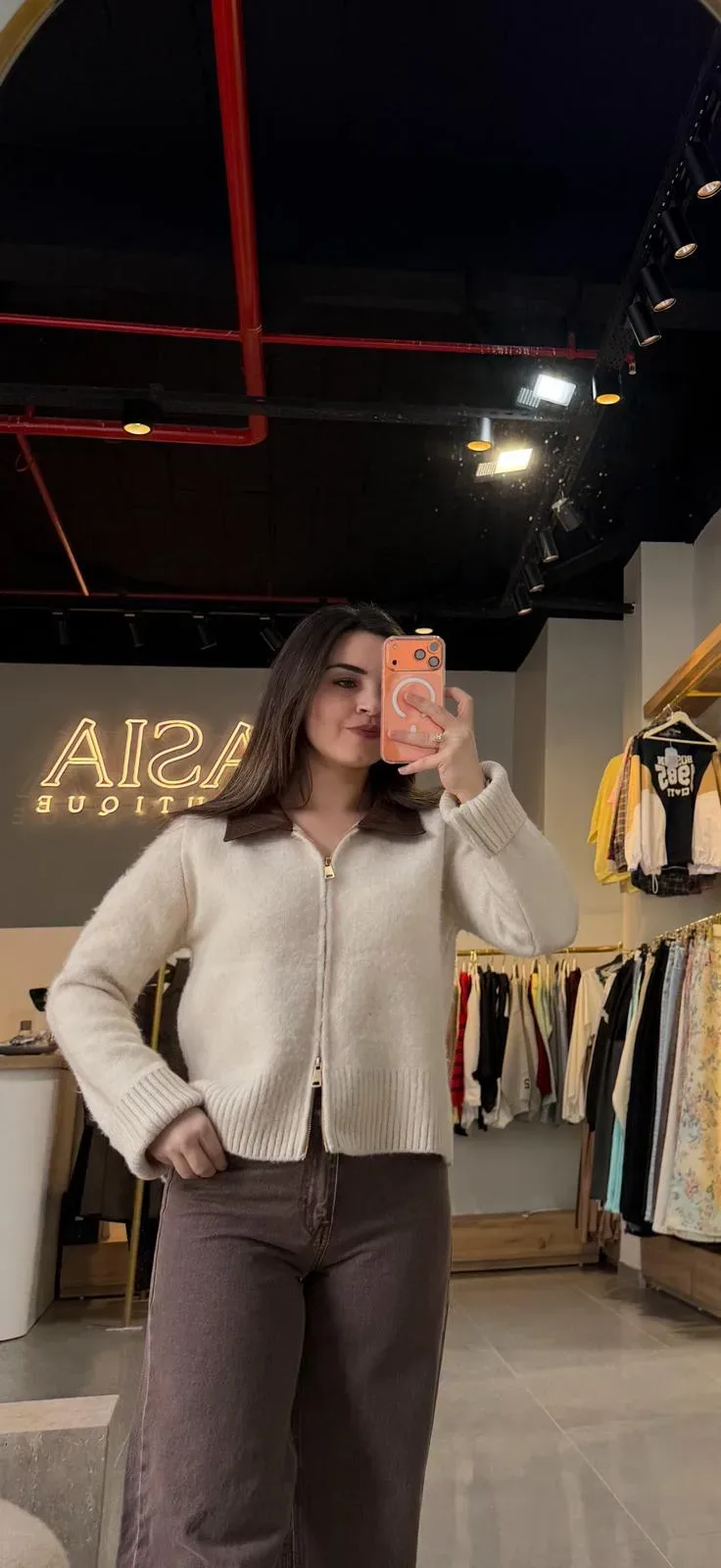 Yakası Derili Hırka